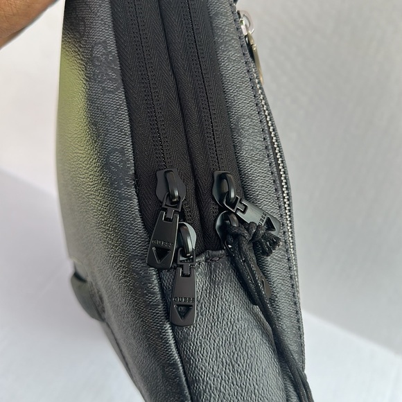 New GUESS Vezzola Smart Briefcase With Pocket - Picture 11 of 13